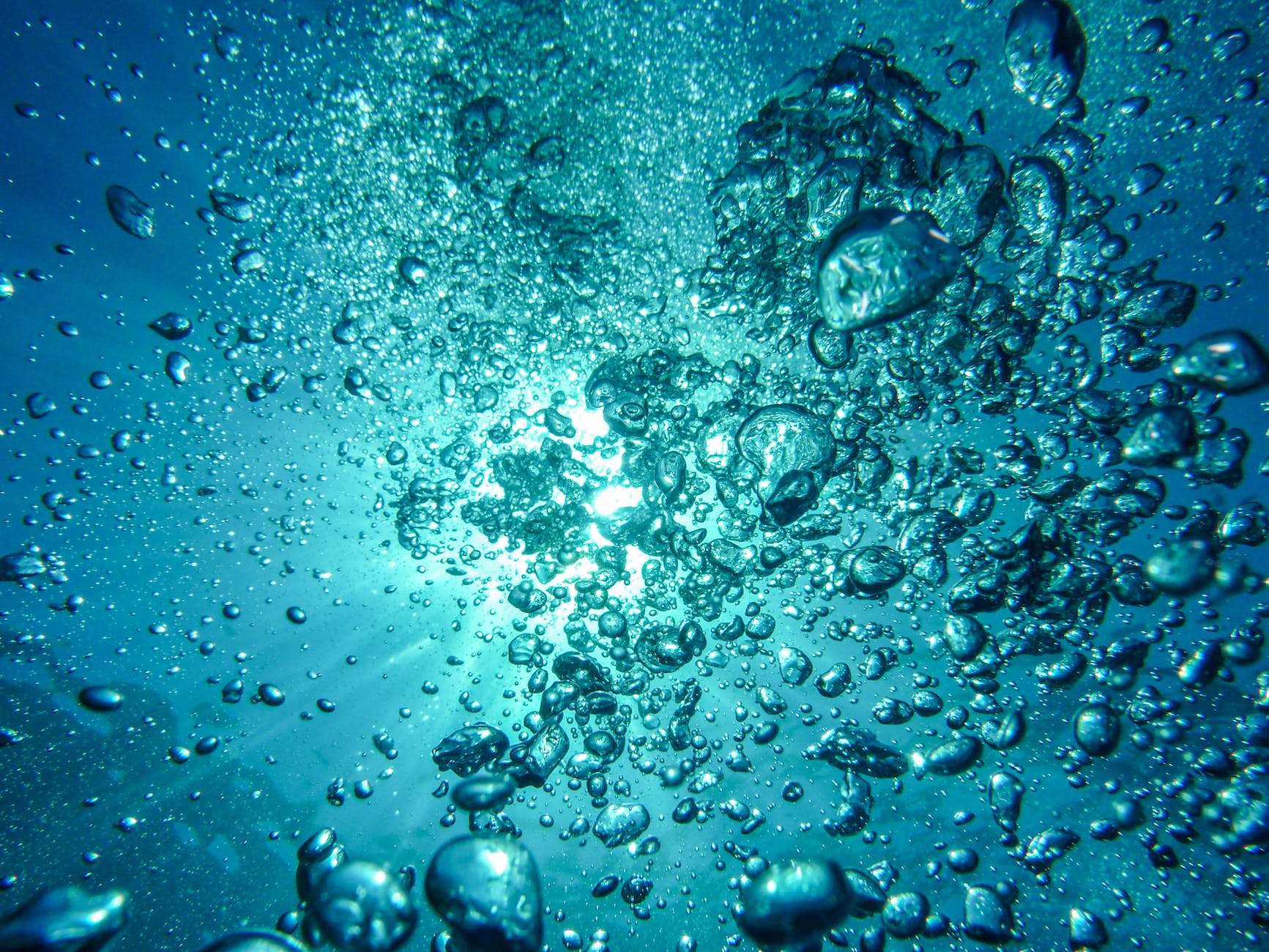 water bubbles under the sea